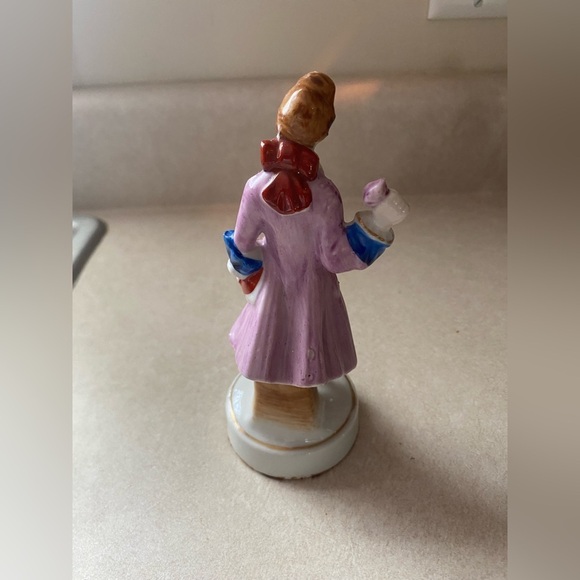 Vintage Occupied Japan porcelain Figurine Man in 18th century clothing - Picture 3 of 5